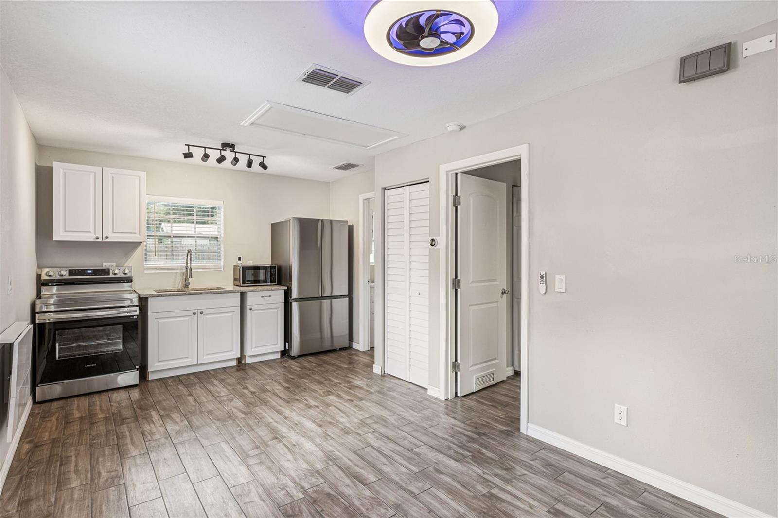 Image 20 of 28 For 1911 Canton Street