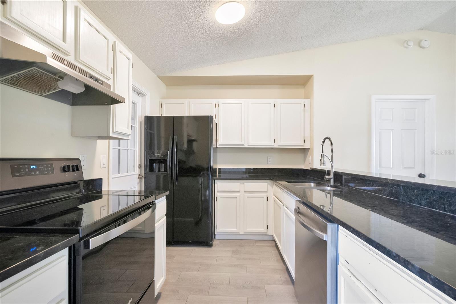 Image 11 of 33 For 370 Lake Avenue