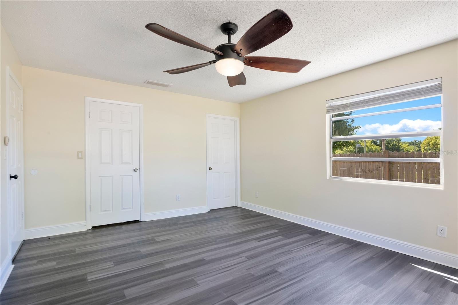 Image 14 of 33 For 370 Lake Avenue