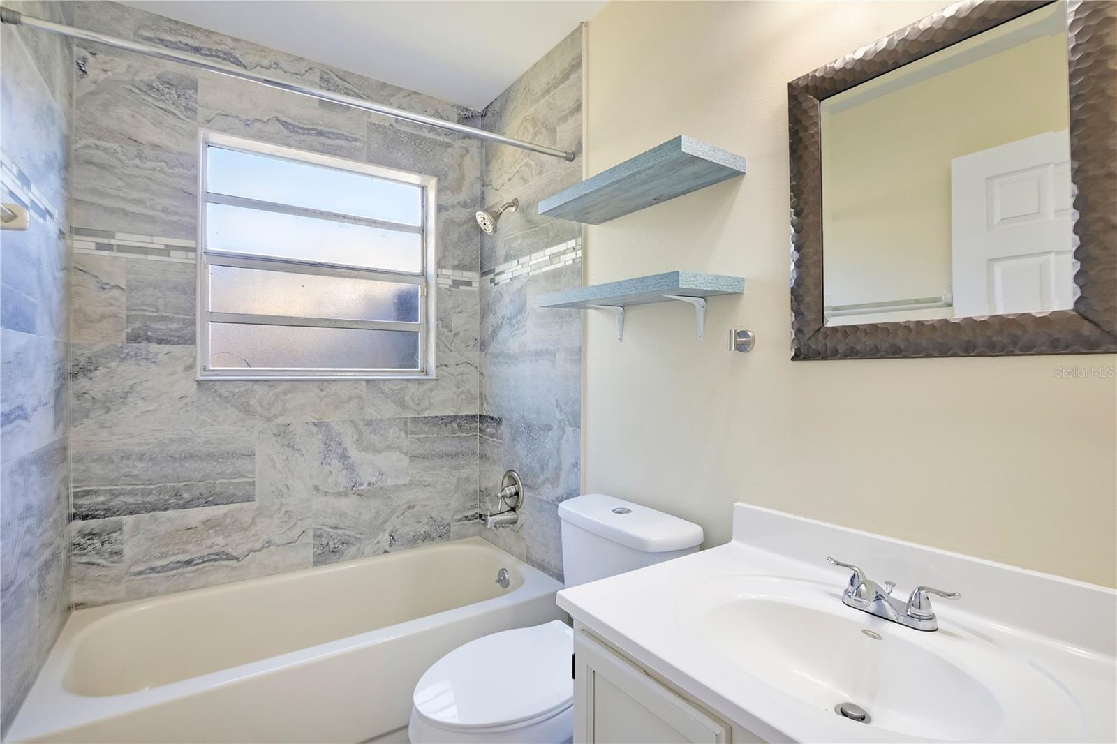 Image 18 of 33 For 370 Lake Avenue