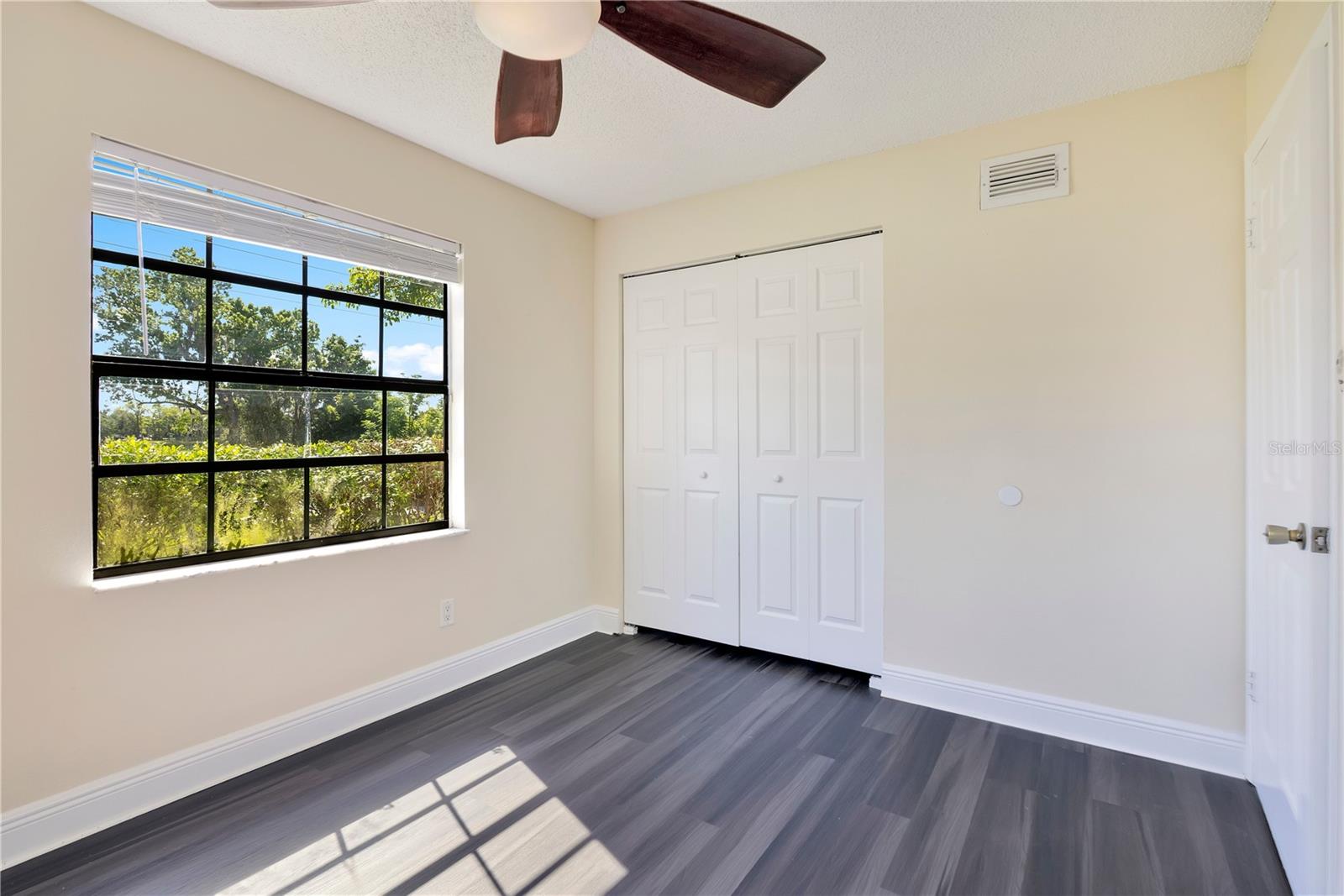 Image 20 of 33 For 370 Lake Avenue