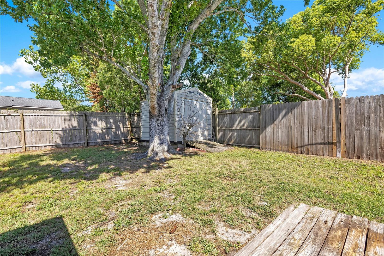 Image 28 of 33 For 370 Lake Avenue