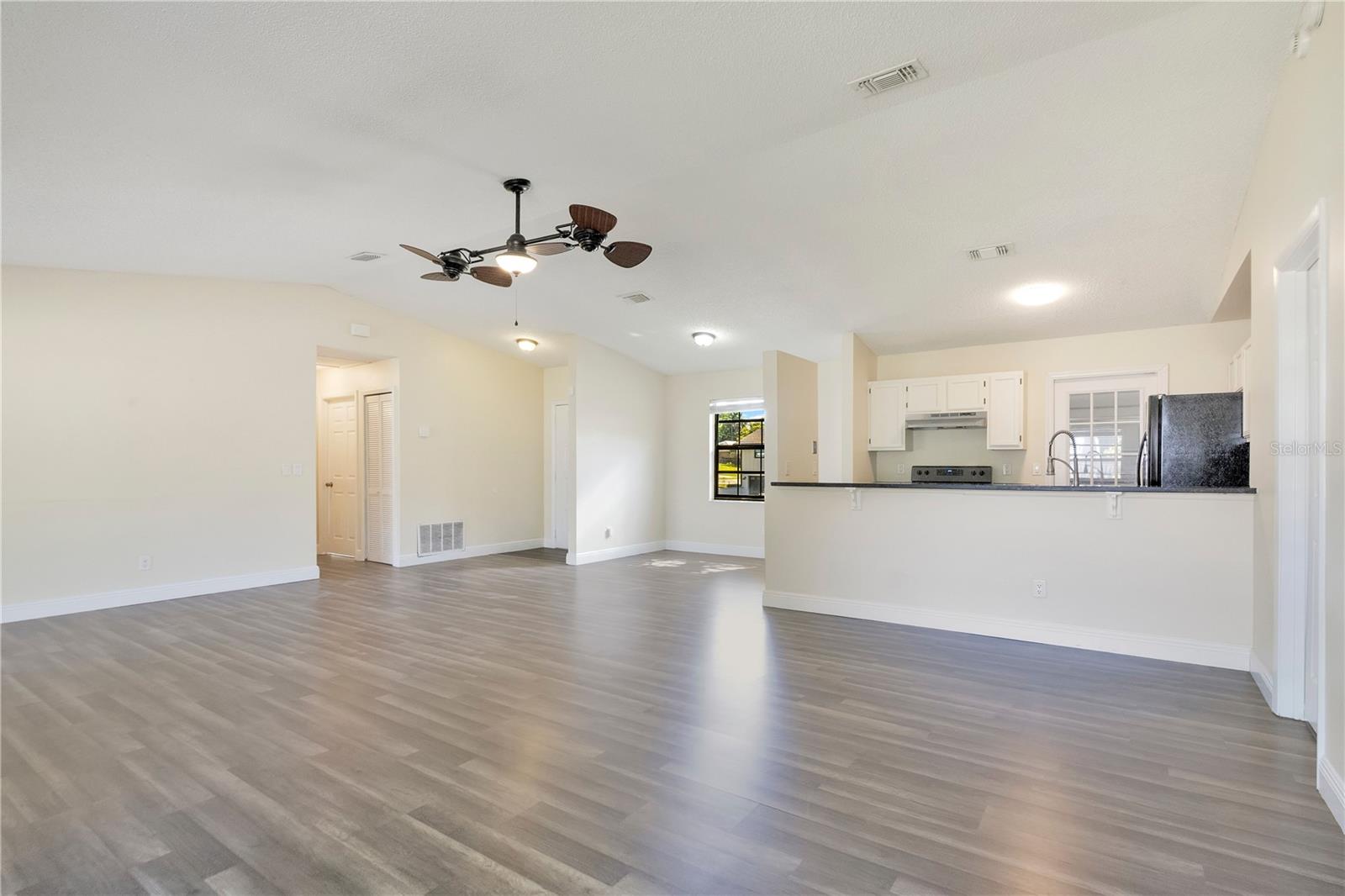 Image 9 of 33 For 370 Lake Avenue