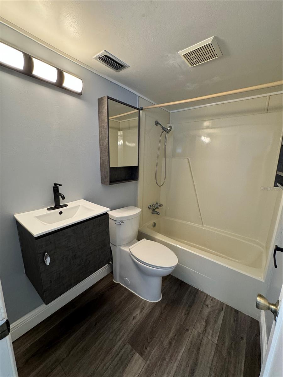 Image 4 of 20 For 700 Airport Boulevard G4