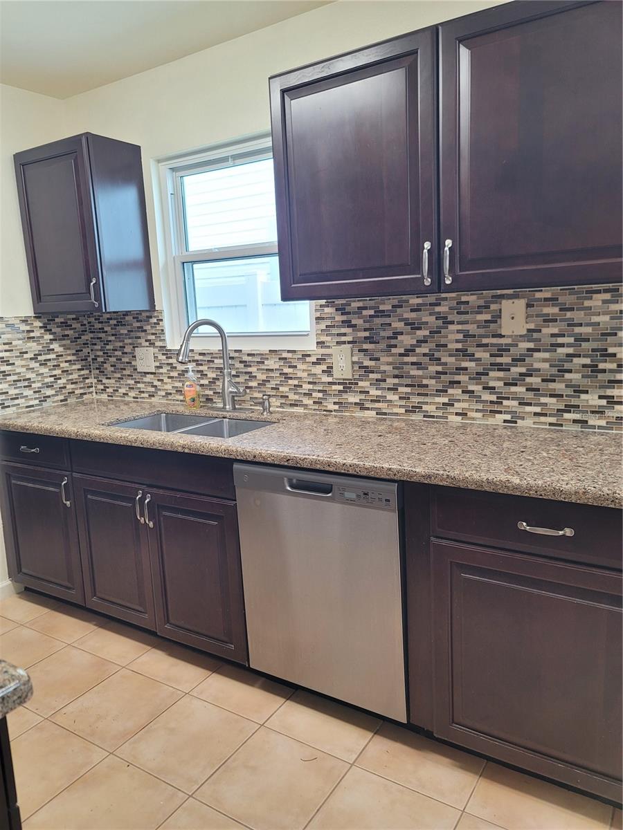 Image 17 of 38 For 10659 Huntridge Road