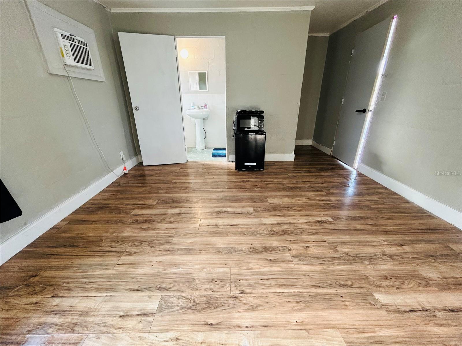 Image 3 of 5 For 553597 Us Highway 1  Unit 8