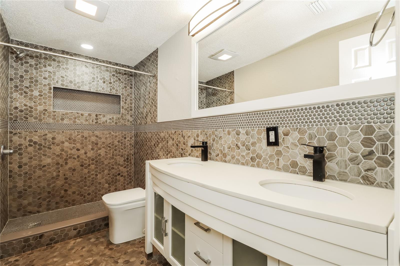 Image 16 of 21 For 3147 36th Avenue N