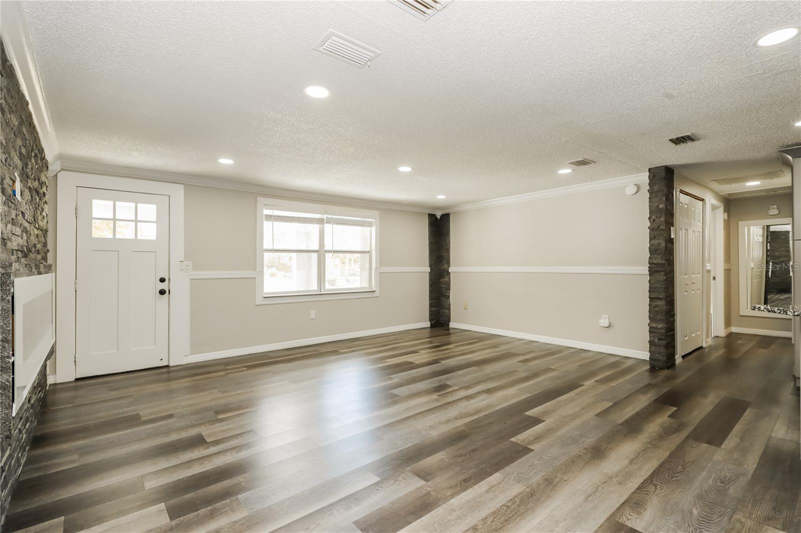 Image 4 of 21 For 3147 36th Avenue N