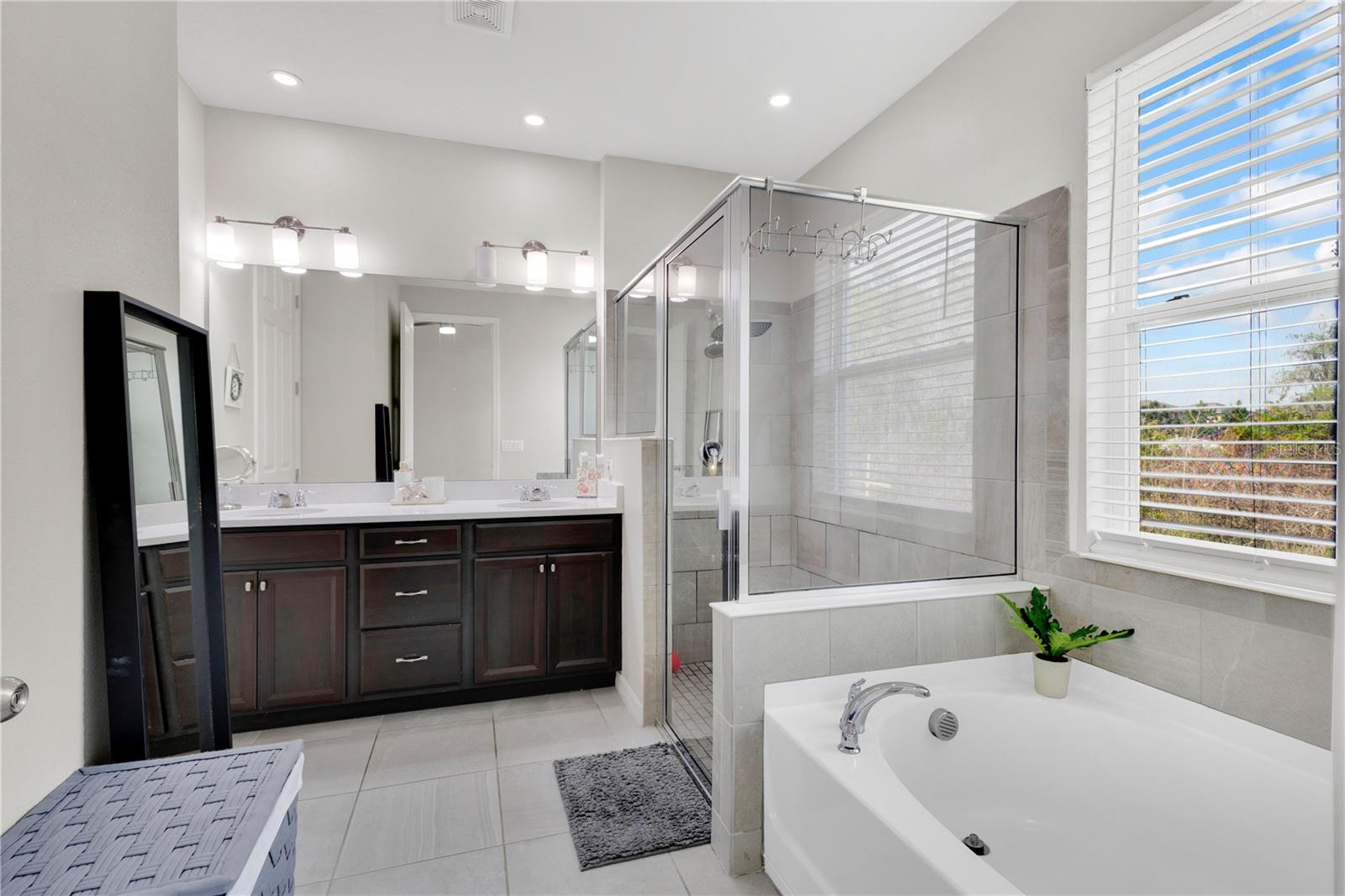 Image 16 of 39 For 2436 Varenna Loop