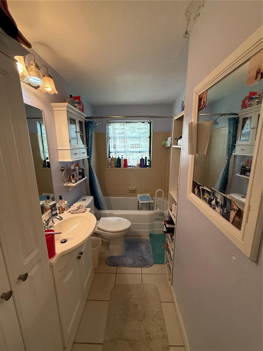 Image 4 of 6 For 202 Fairmont Drive