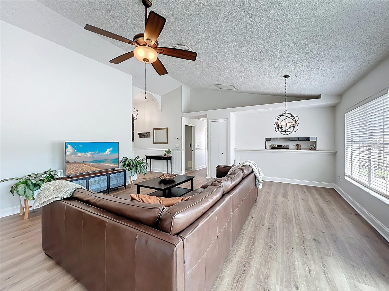 Listing photo id 8 for 1433 Pon Pon Court