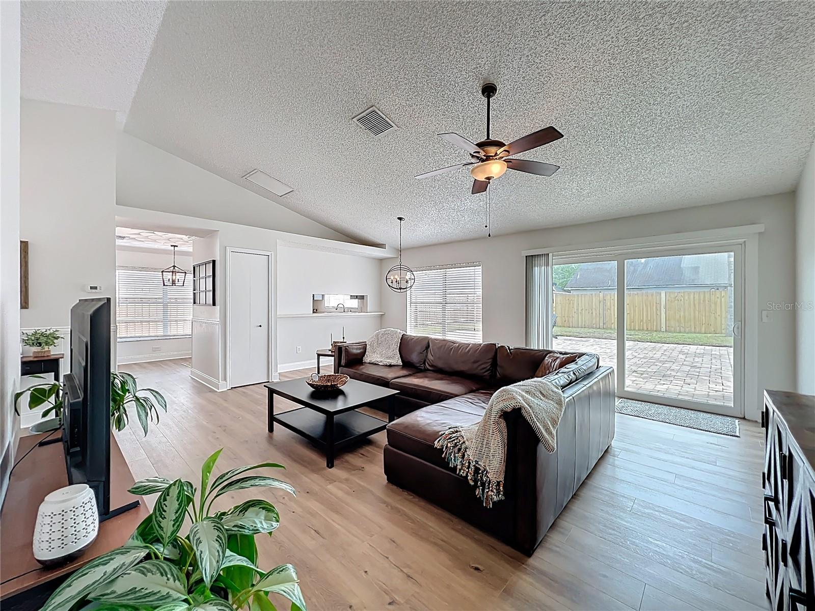 Listing photo id 9 for 1433 Pon Pon Court