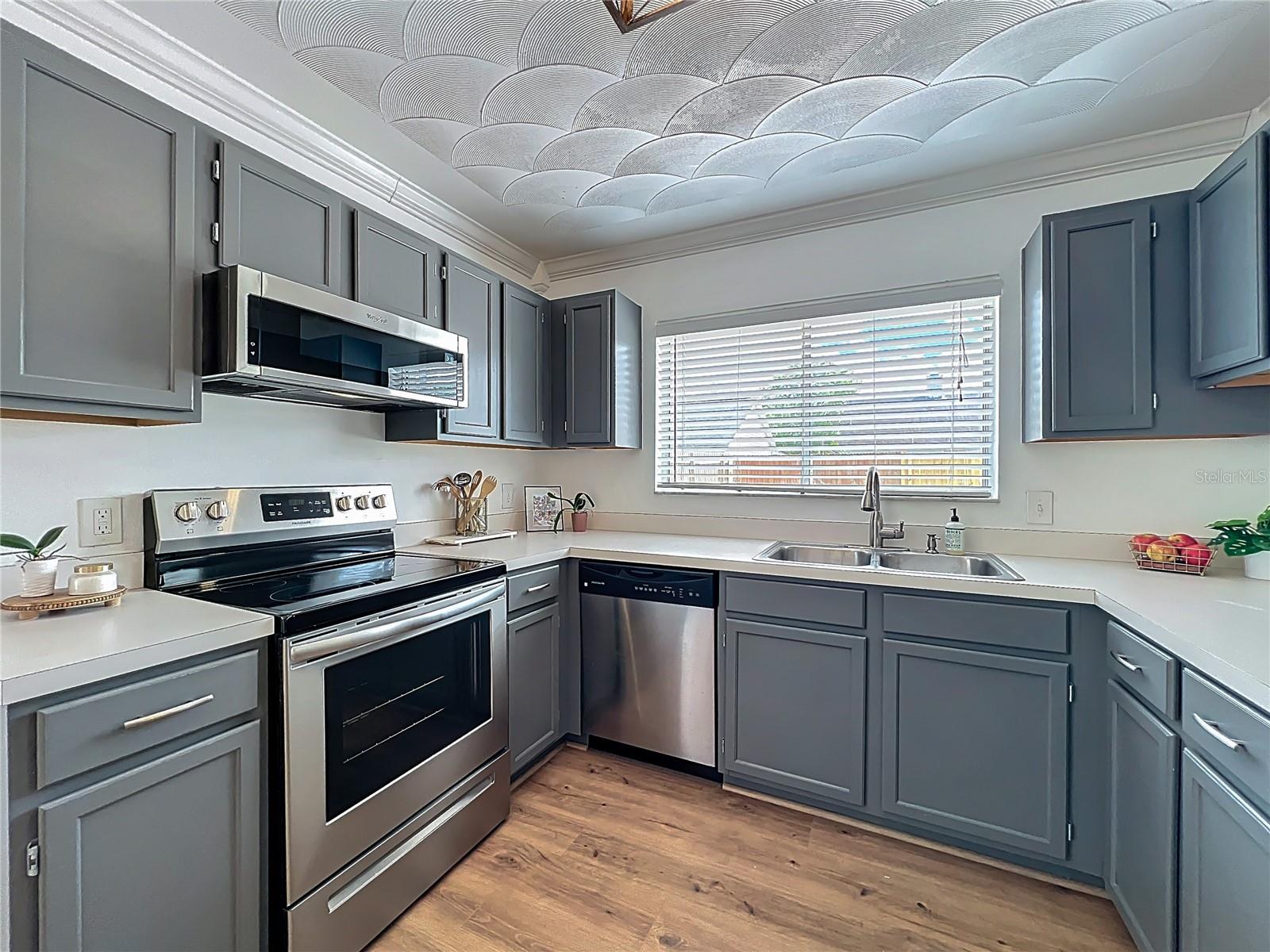 Listing photo id 14 for 1433 Pon Pon Court