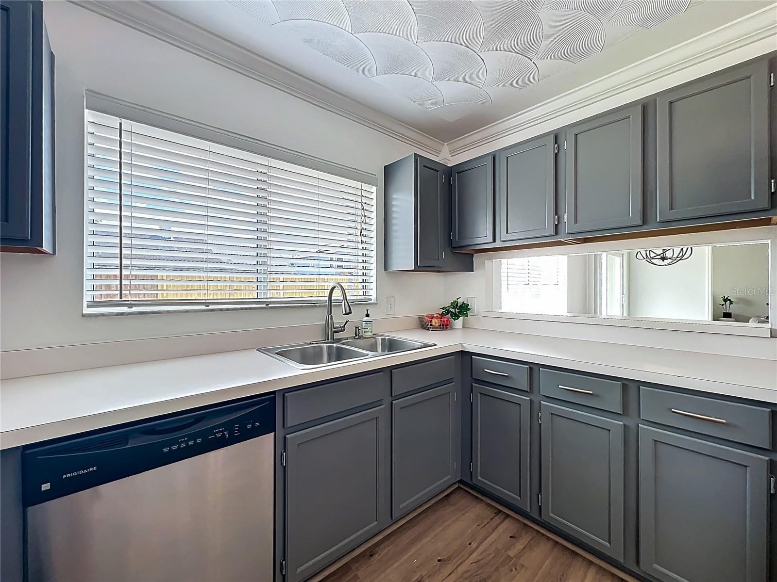 Listing photo id 15 for 1433 Pon Pon Court