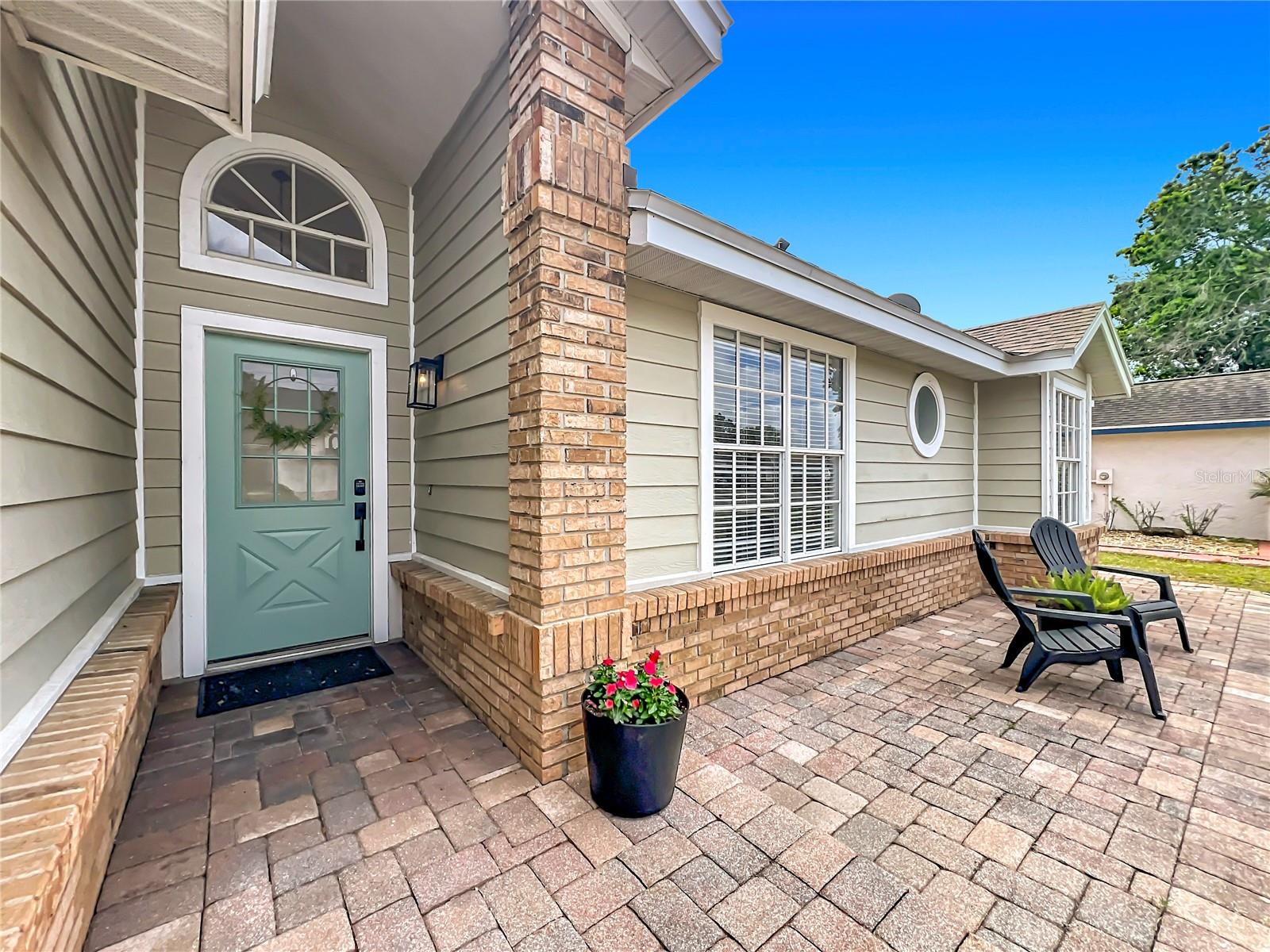 Listing photo id 0 for 1433 Pon Pon Court