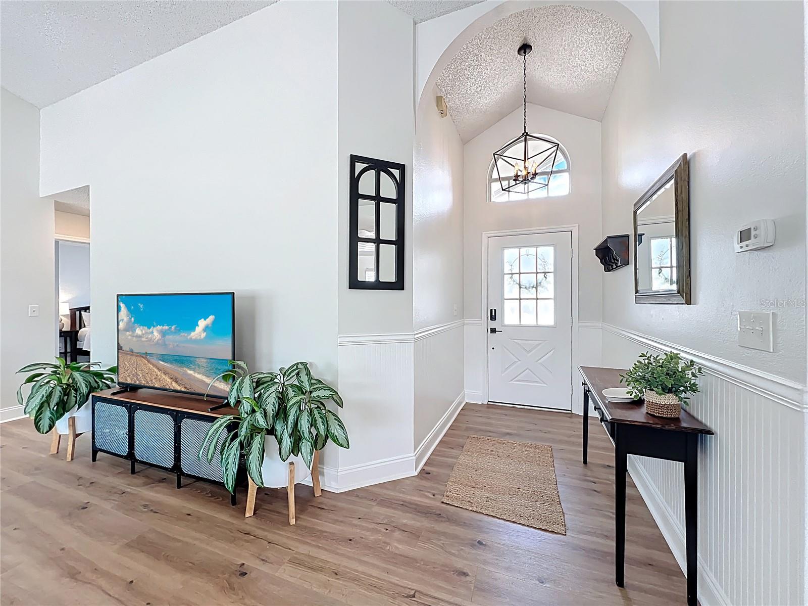 Listing photo id 2 for 1433 Pon Pon Court