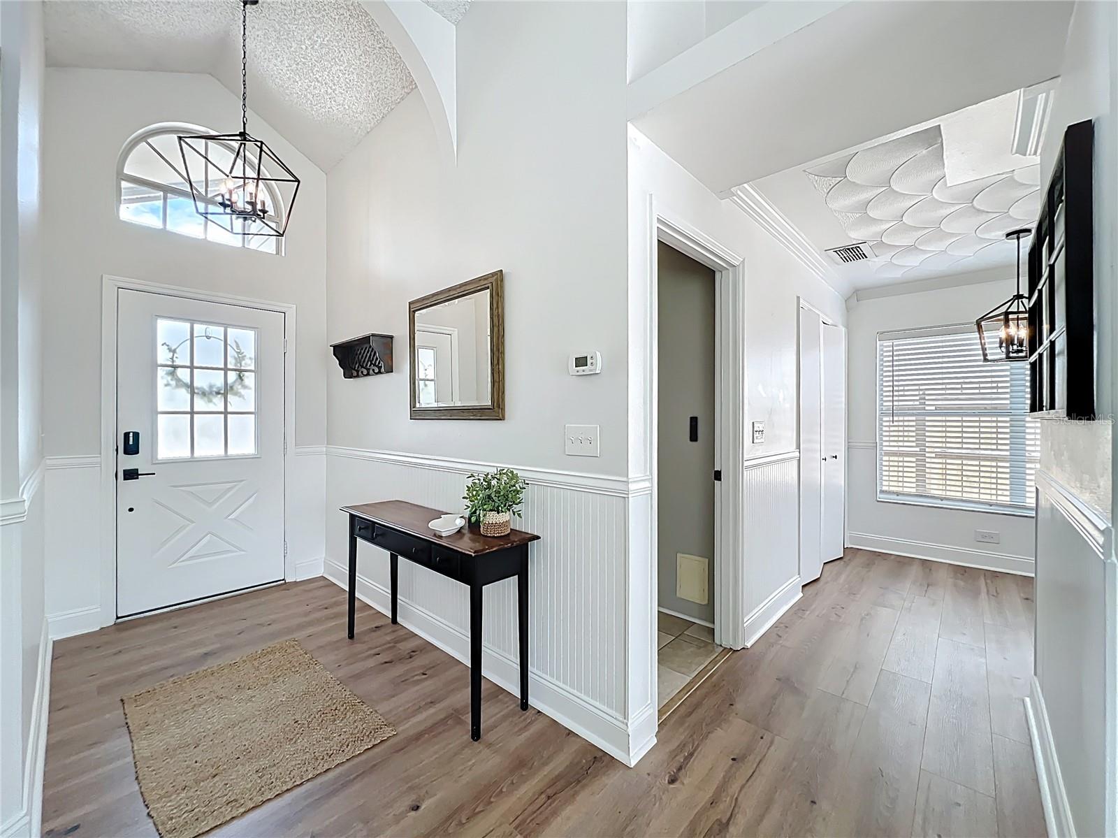 Listing photo id 3 for 1433 Pon Pon Court