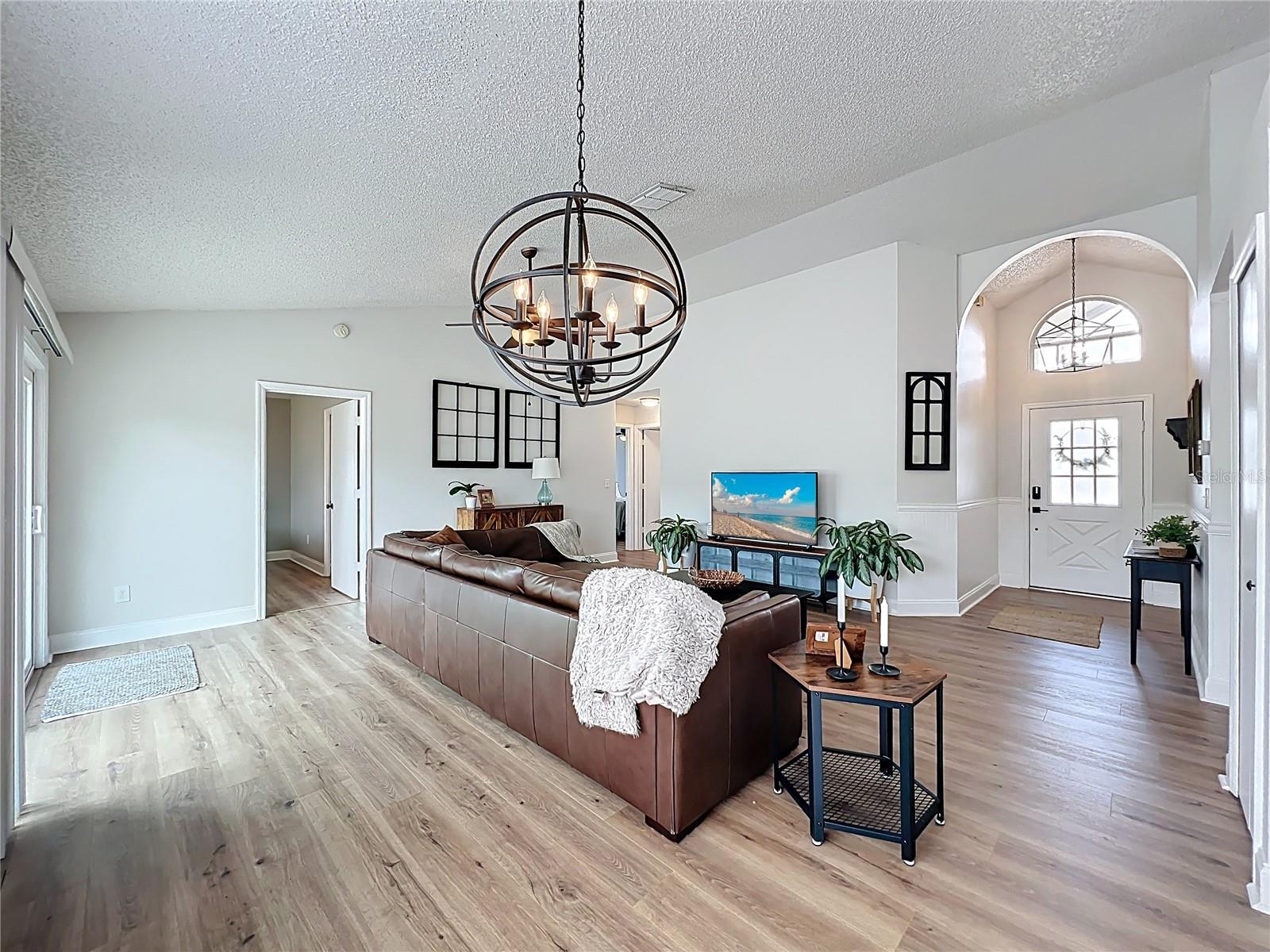 Listing photo id 6 for 1433 Pon Pon Court