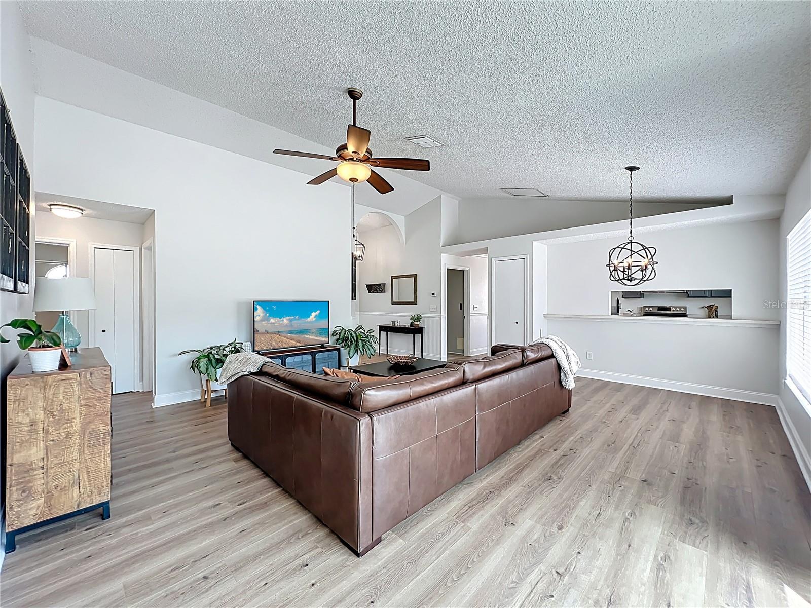 Listing photo id 7 for 1433 Pon Pon Court