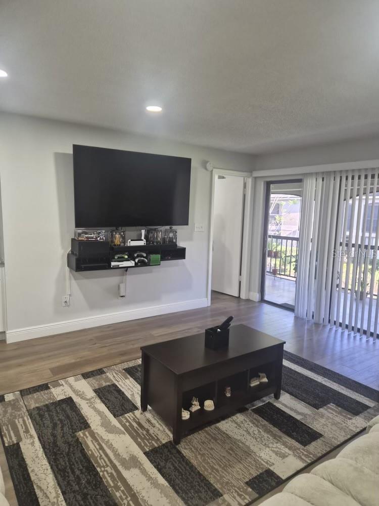 Image 10 of 27 For 1055 Kensington Park Drive 409