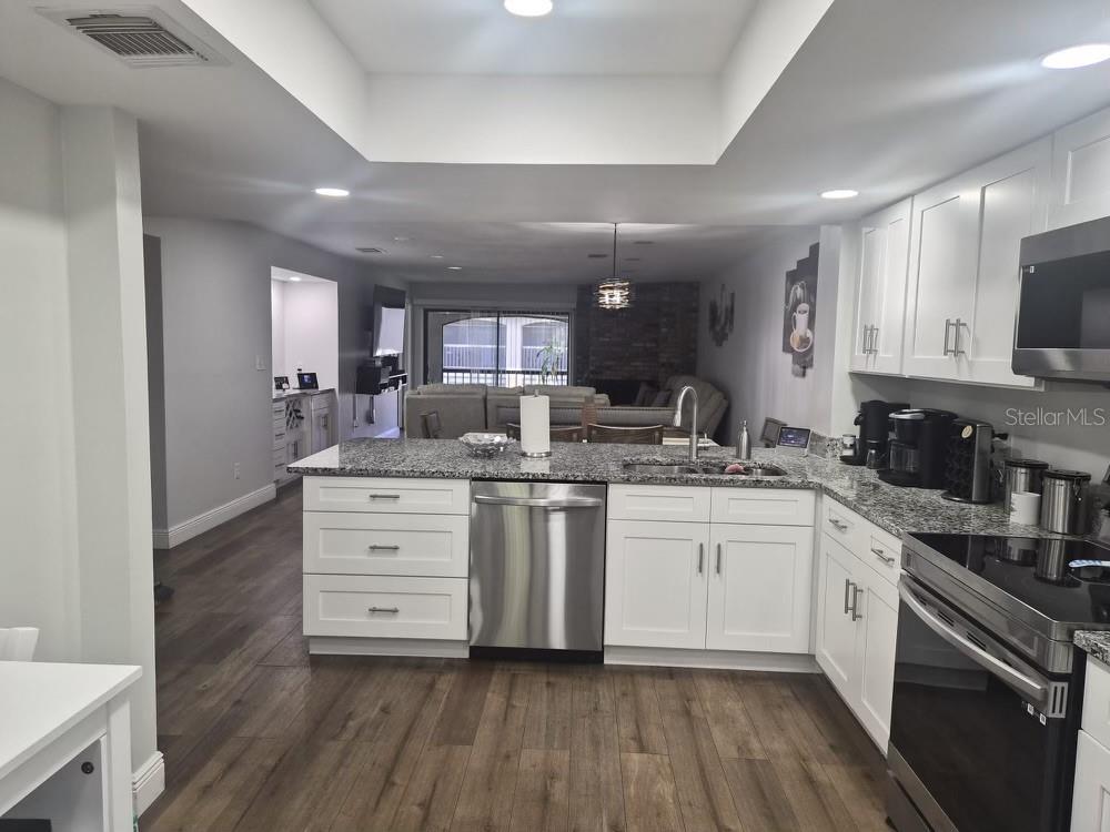 Image 5 of 27 For 1055 Kensington Park Drive 409