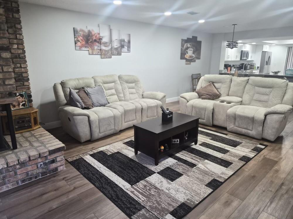 Image 8 of 27 For 1055 Kensington Park Drive 409