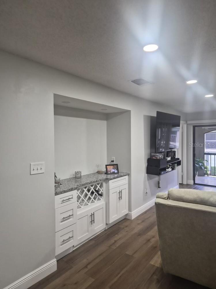 Image 9 of 27 For 1055 Kensington Park Drive 409