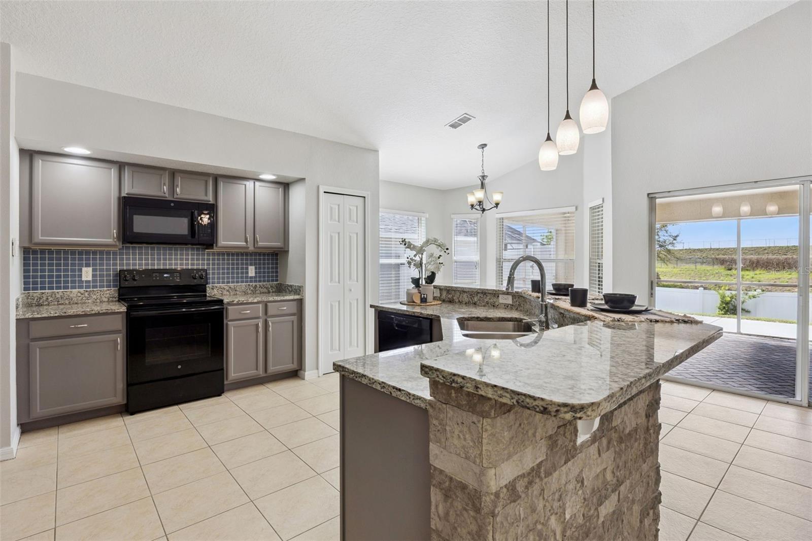 Image 12 of 43 For 539 Knightsbridge Circle