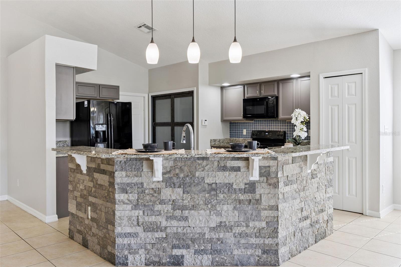 Image 13 of 43 For 539 Knightsbridge Circle