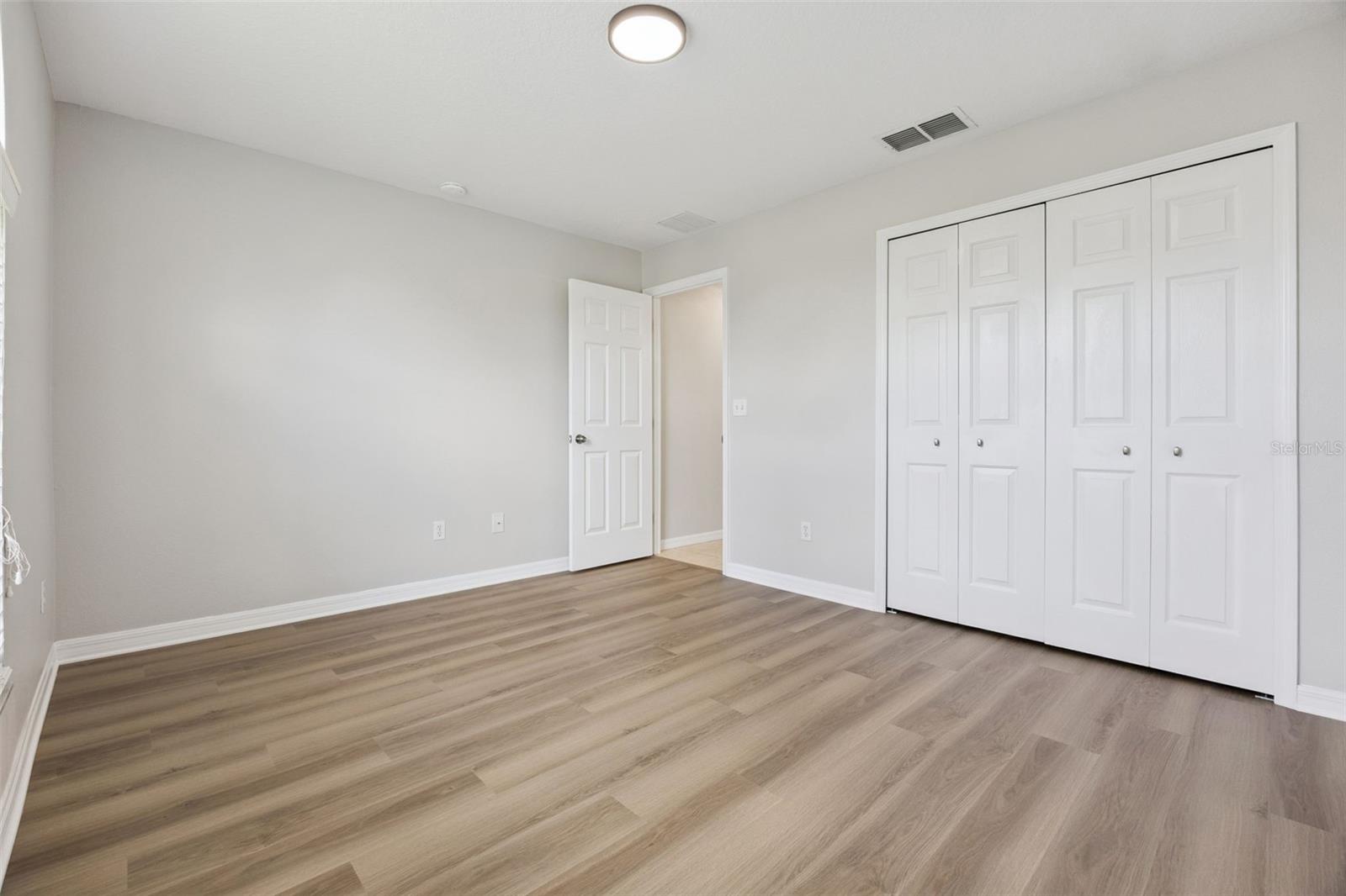 Image 18 of 43 For 539 Knightsbridge Circle