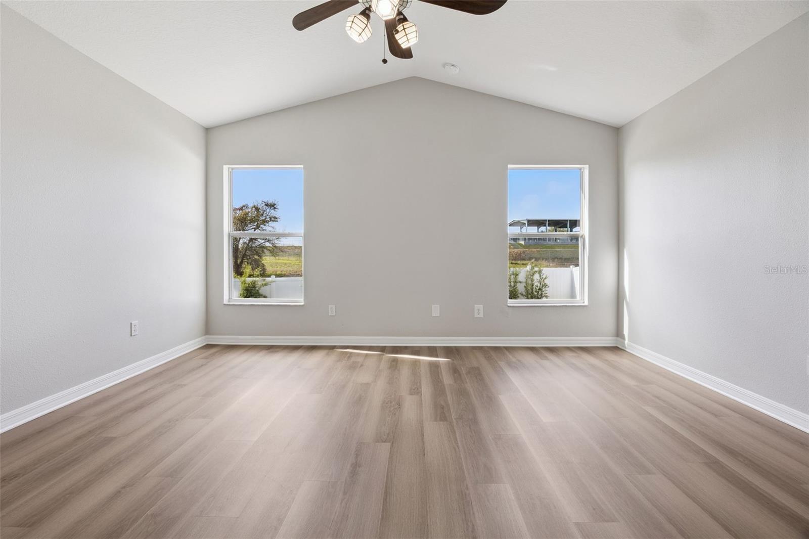 Image 22 of 43 For 539 Knightsbridge Circle