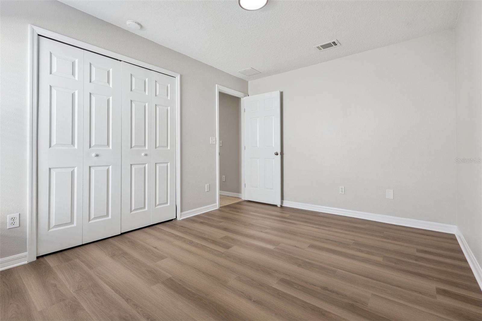 Image 24 of 43 For 539 Knightsbridge Circle