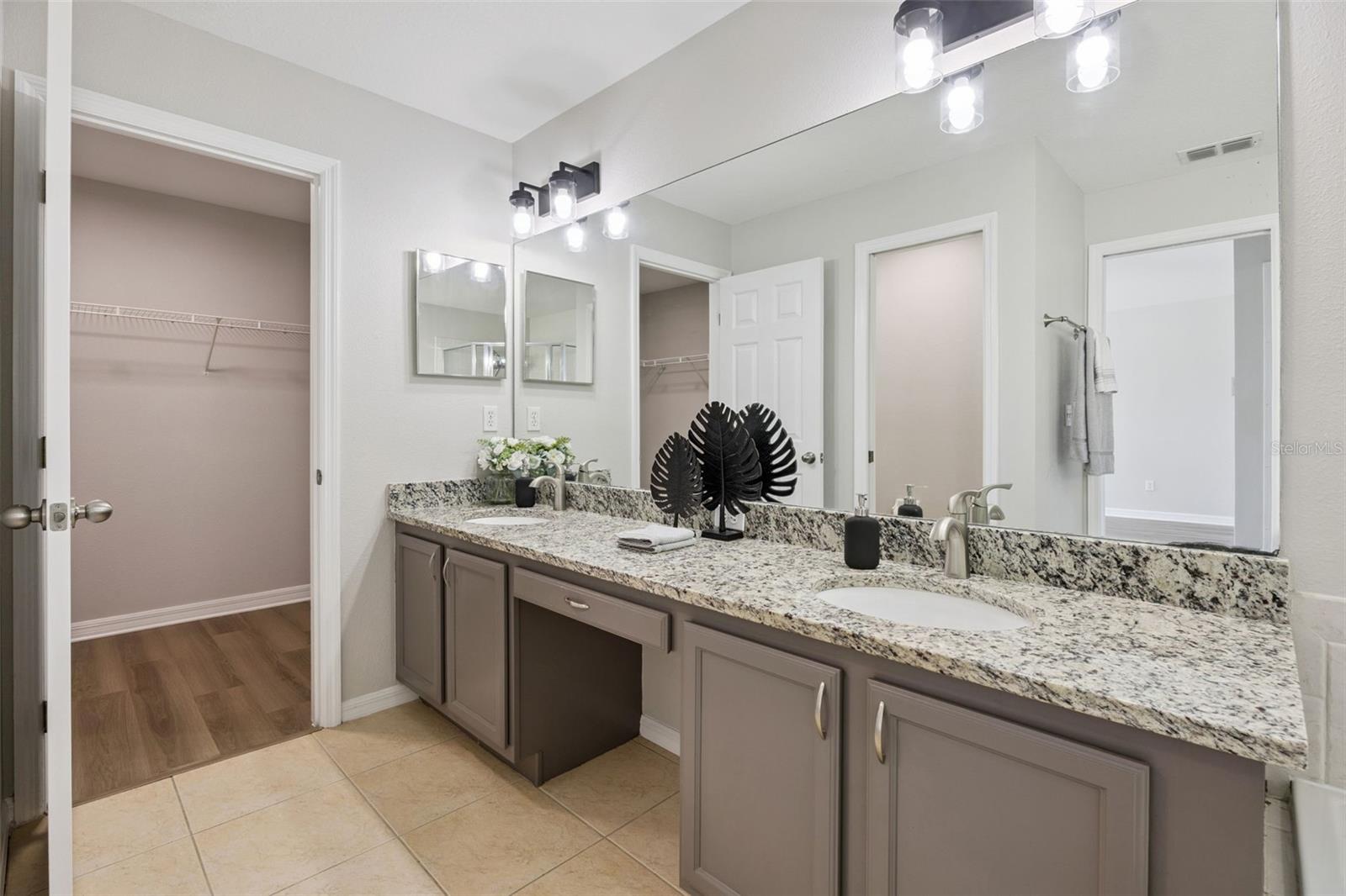 Image 28 of 43 For 539 Knightsbridge Circle