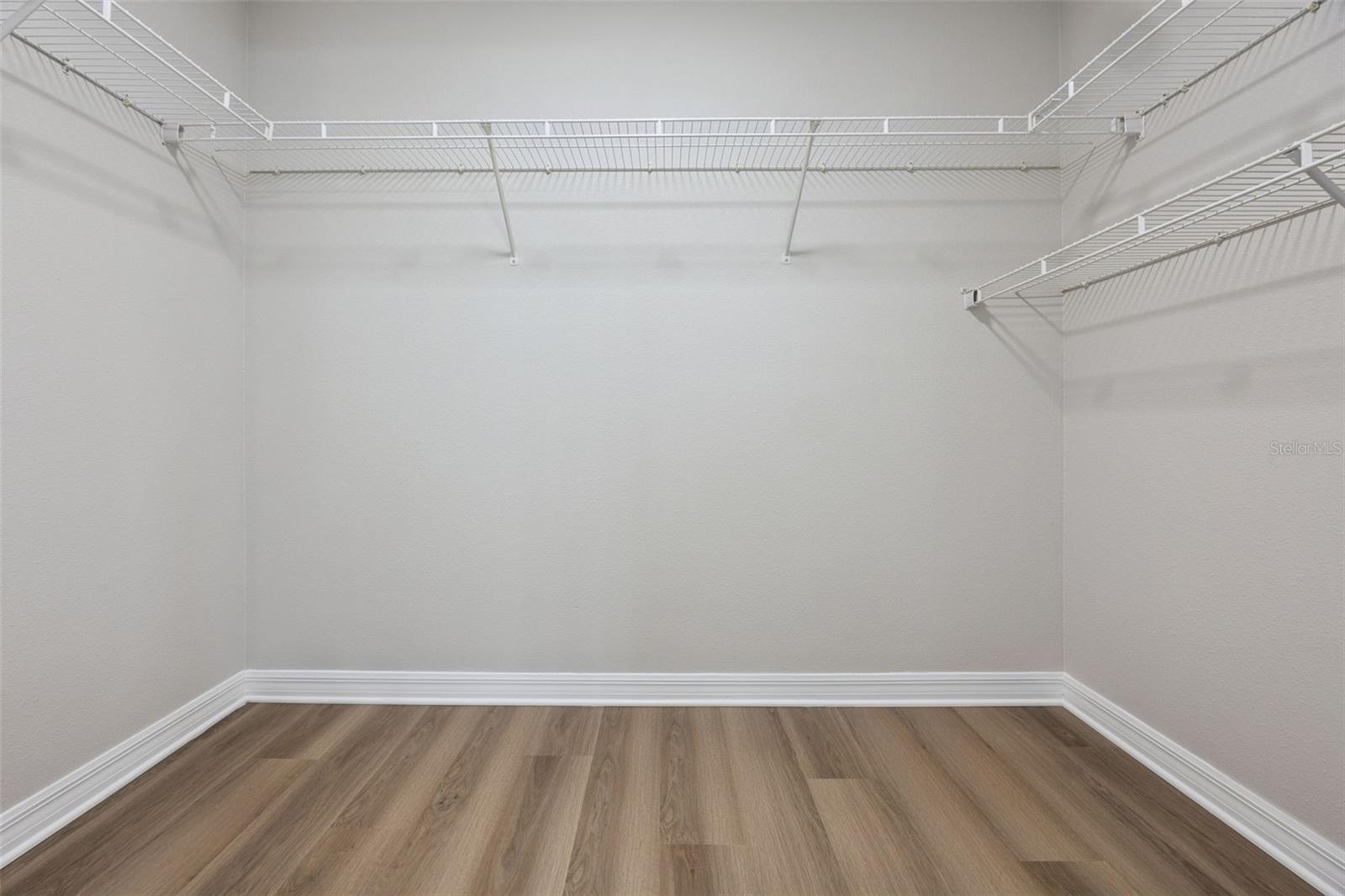 Image 32 of 43 For 539 Knightsbridge Circle