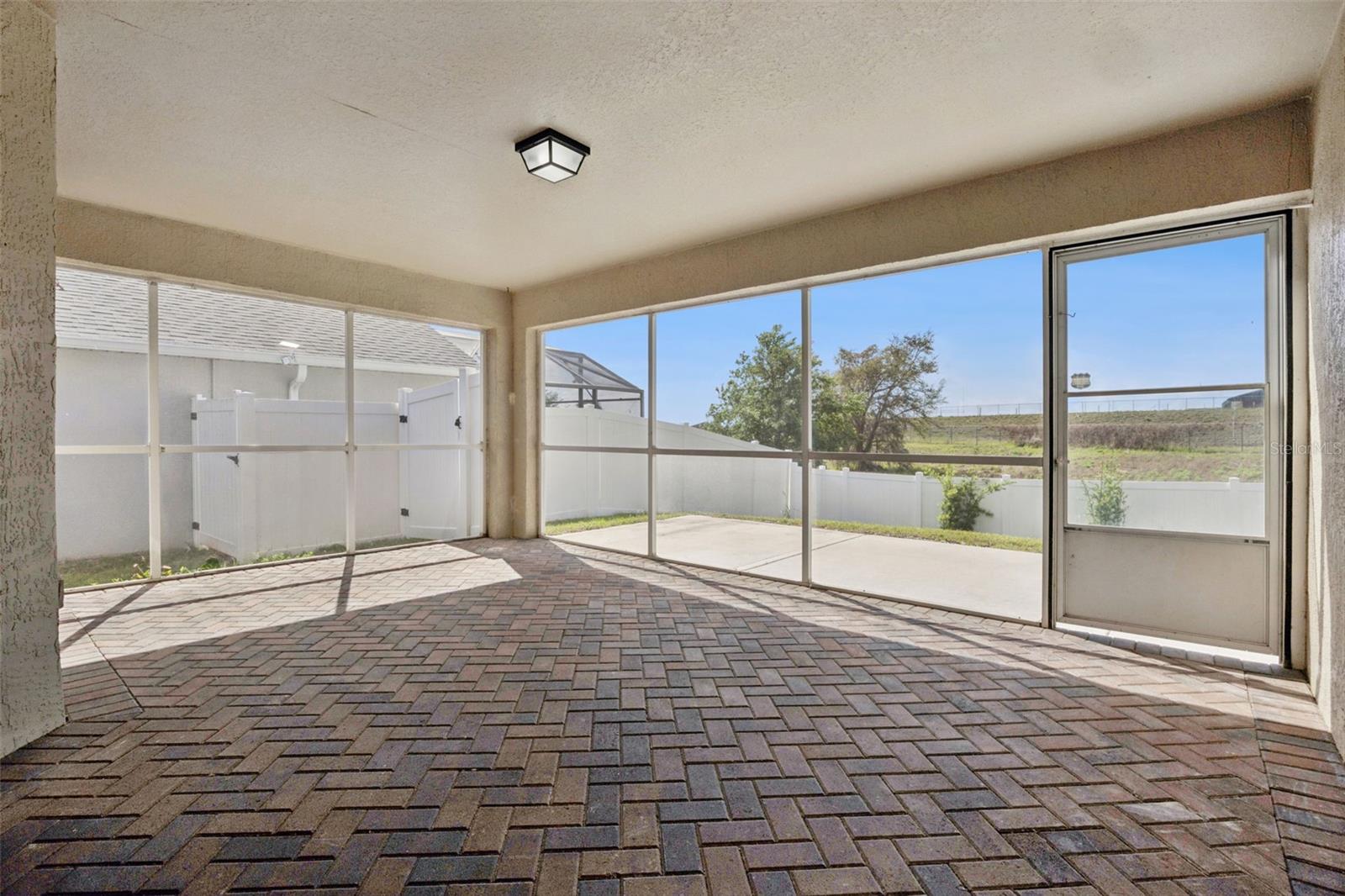 Image 36 of 43 For 539 Knightsbridge Circle