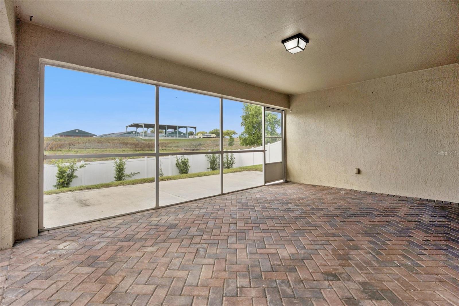 Image 37 of 43 For 539 Knightsbridge Circle