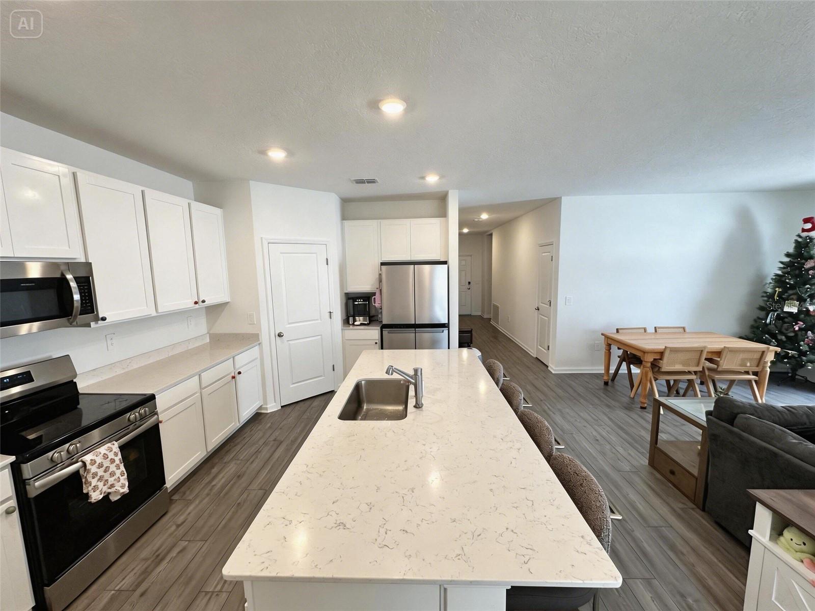 Image 4 of 38 For 4713 83rd Loop