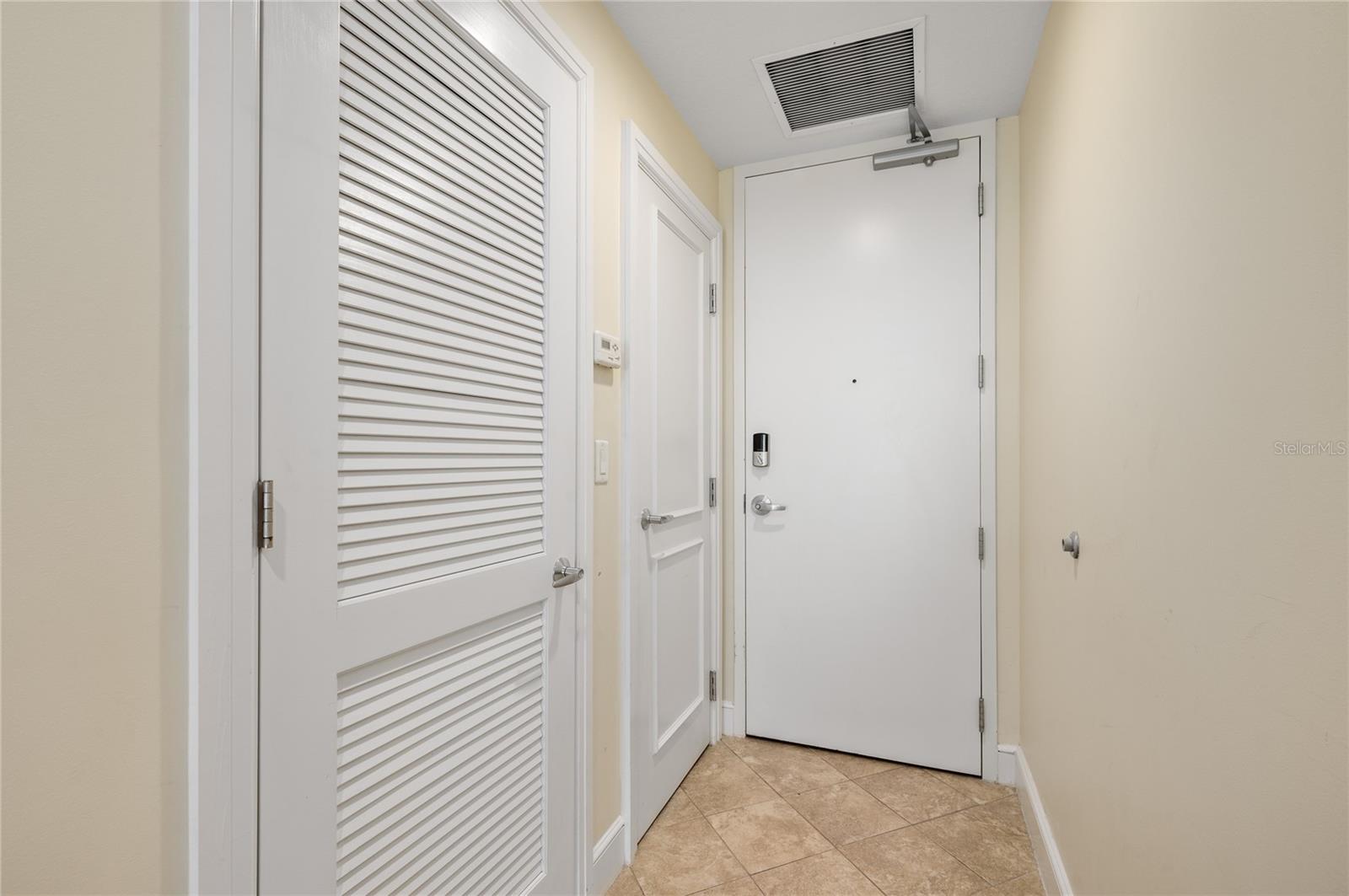 Image 18 of 26 For 101 Eola Drive 519