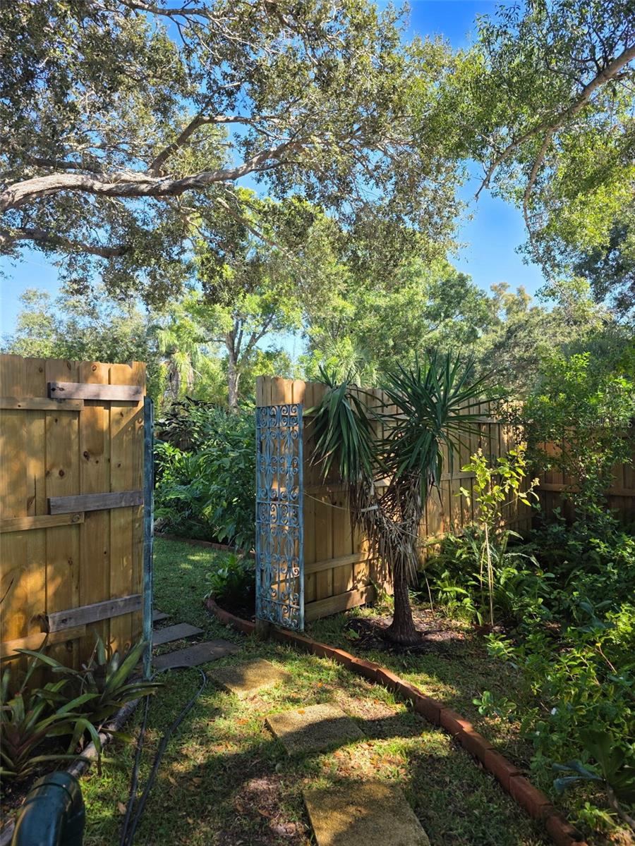 Image 28 of 34 For 4718 Crystal Avenue