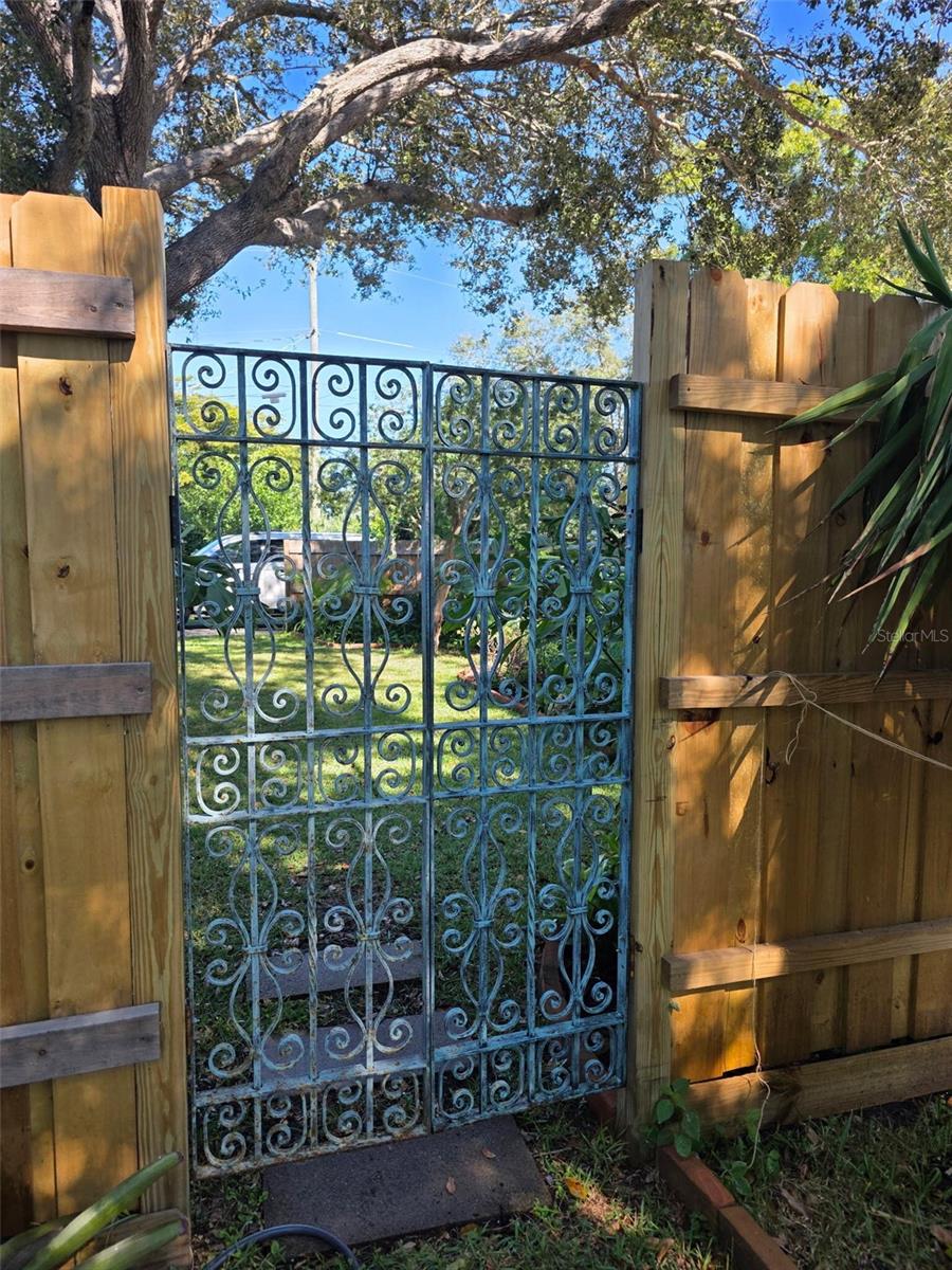 Image 33 of 34 For 4718 Crystal Avenue