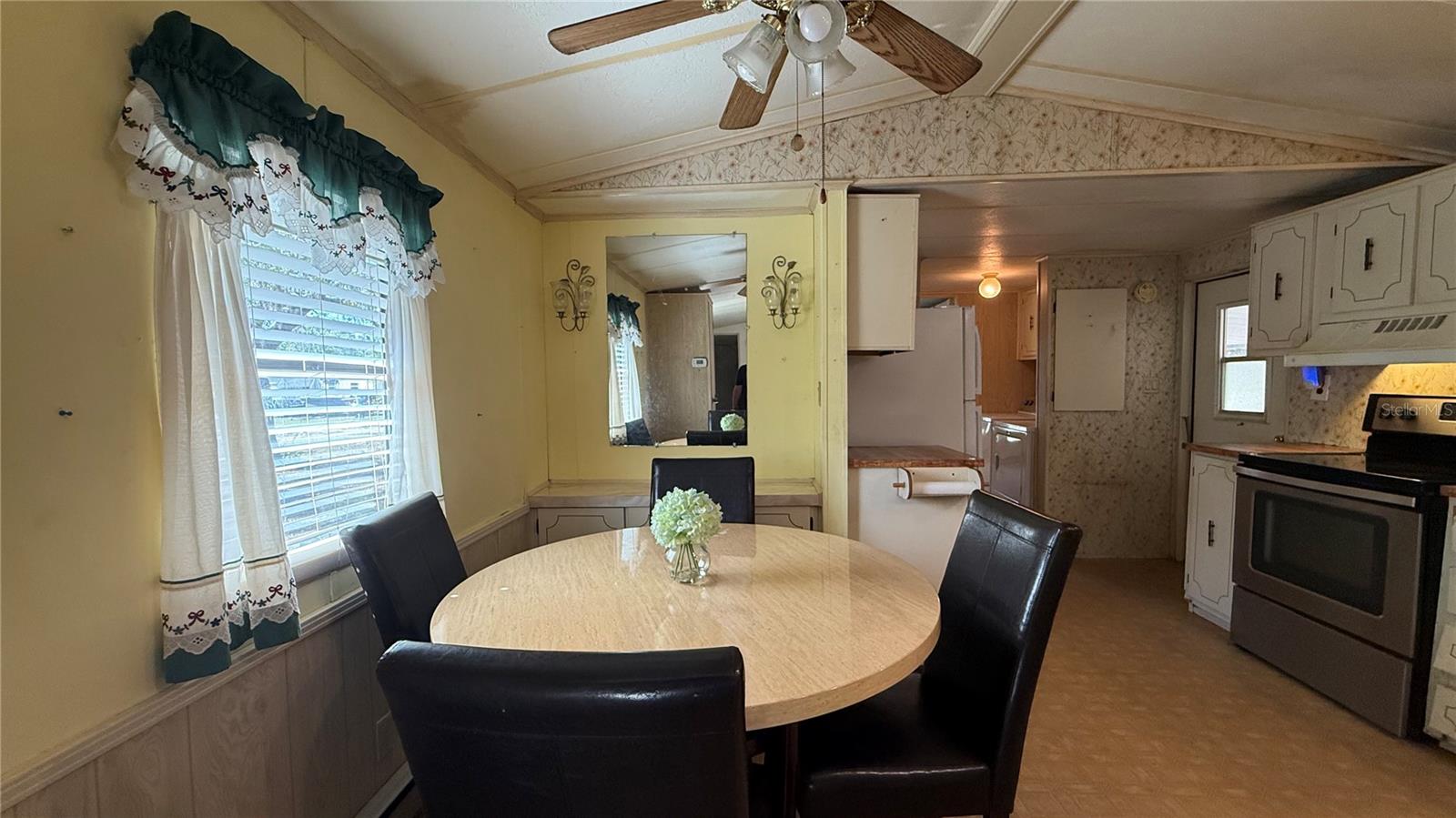 Image 9 of 20 For 28520 Holly Avenue