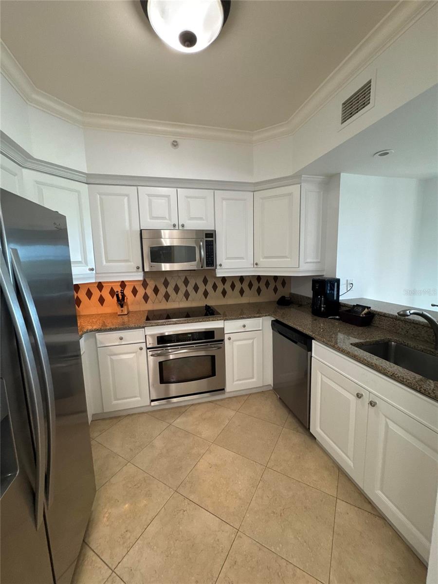 Image 7 of 15 For 7593 Gathering Drive 307