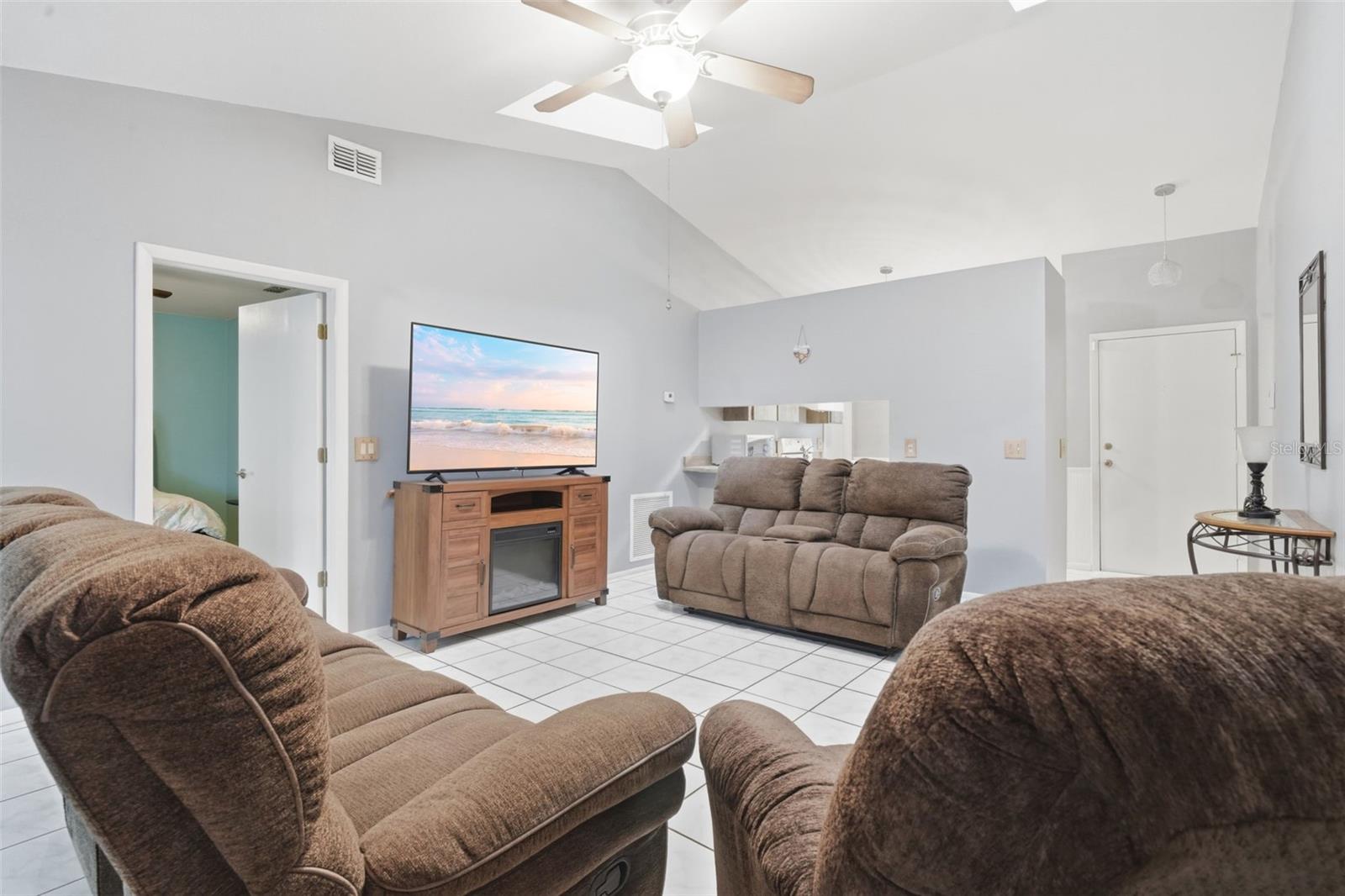 Image 6 of 32 For 61 Floridana Road