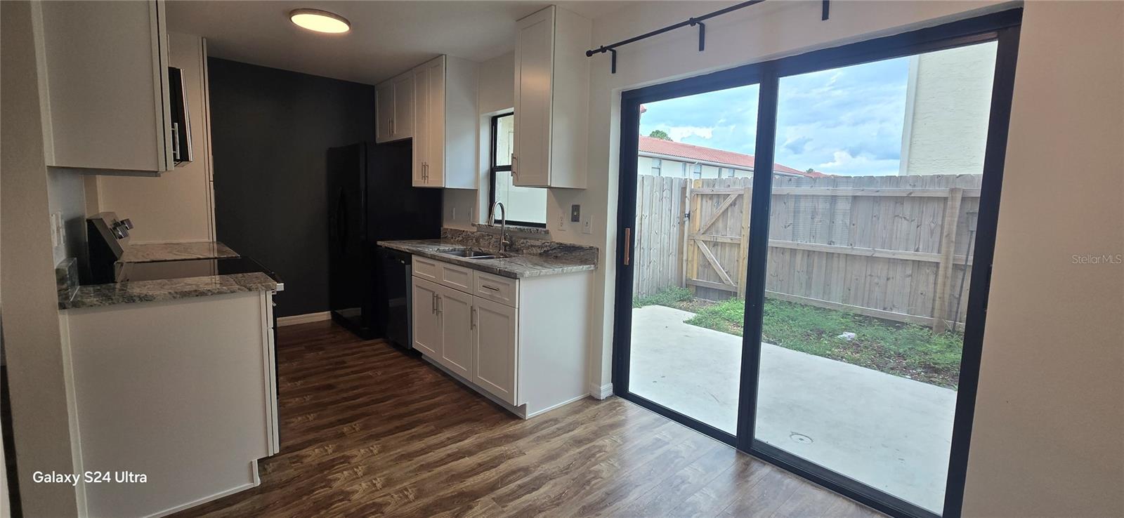 Image 5 of 32 For 6299 Arlington Court 212