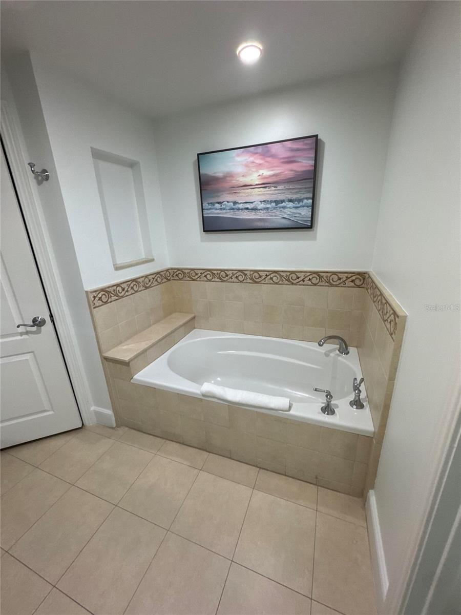 Image 7 of 13 For 7593 Gathering Drive 706