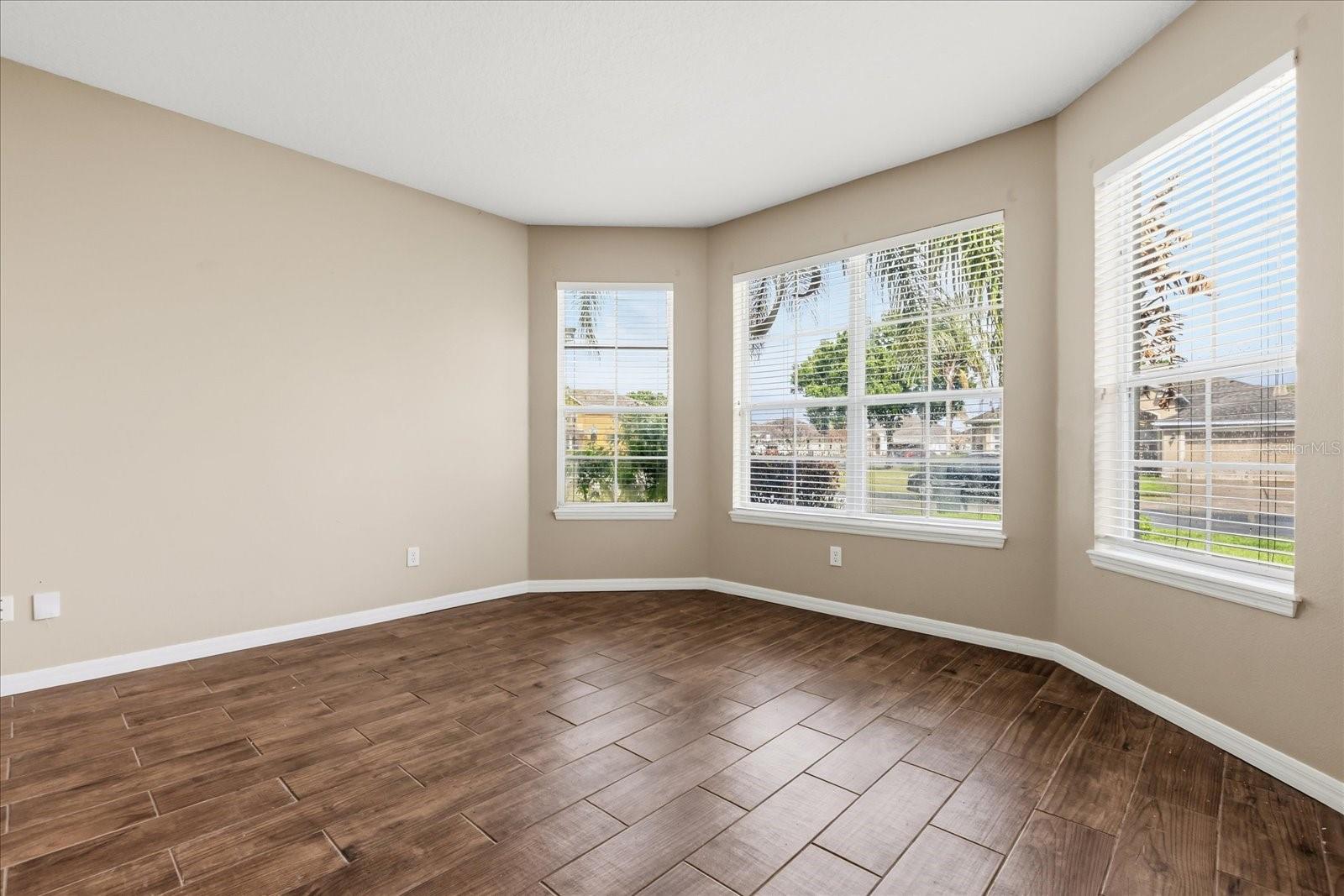 Image 6 of 31 For 271 Magnolia Park Trl