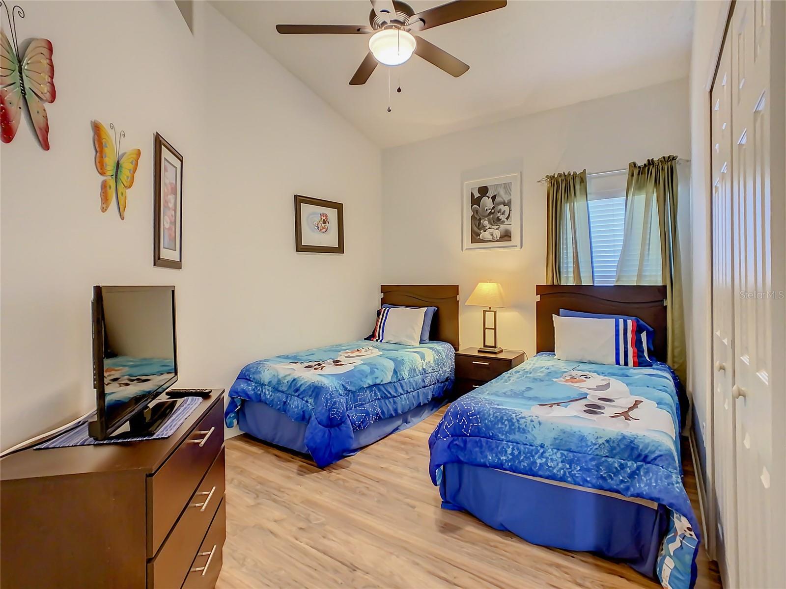 Image 38 of 59 For 16724 Rolling Green Drive