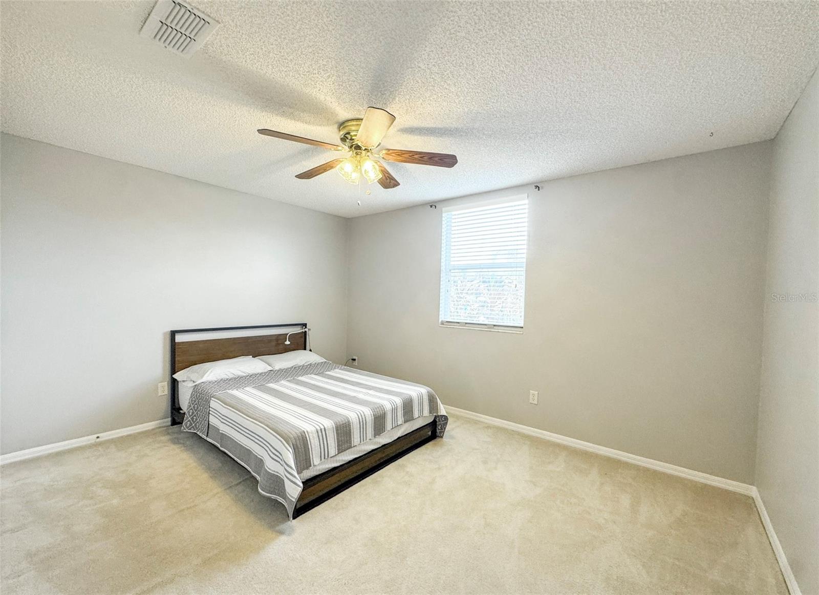 Image 25 of 41 For 1207 Royal Saint George Drive