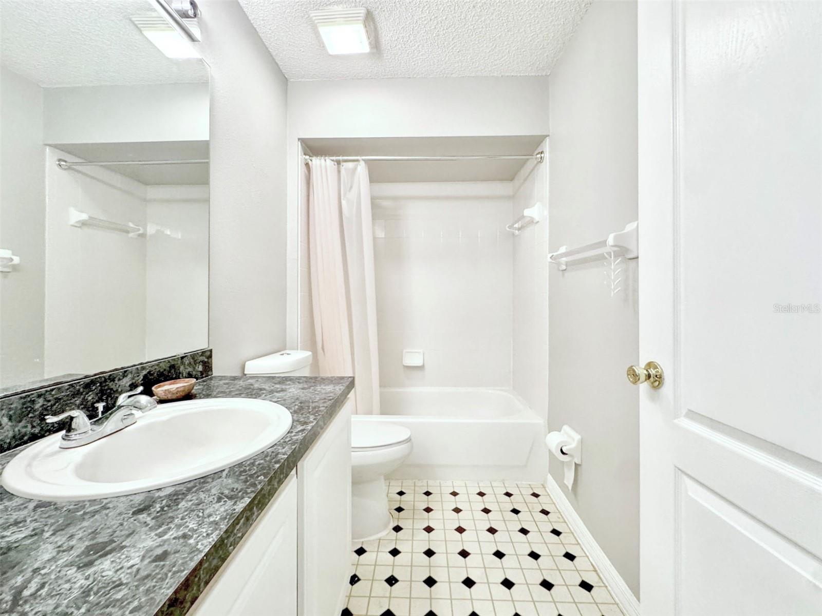 Image 28 of 41 For 1207 Royal Saint George Drive