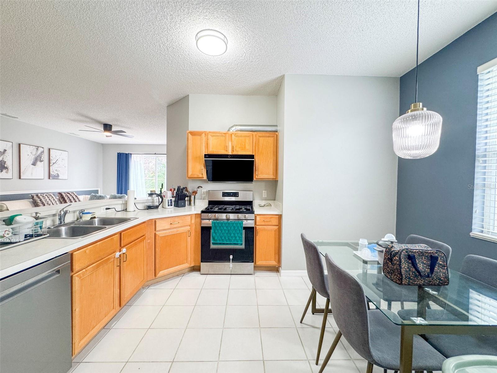 Image 9 of 41 For 1207 Royal Saint George Drive